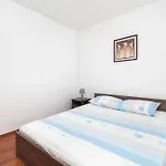 Apartamento And Sanja *