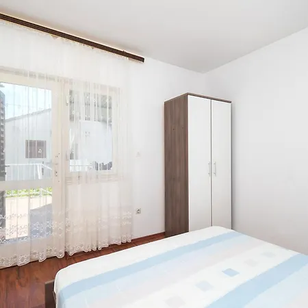 Apartment And Sanja